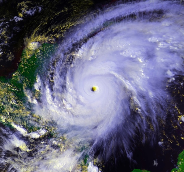 один из самых сильных ураганов в мире - Митч